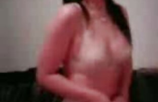XXX बाथरूम में एक महिला पर जासूसी हिंदी में सेक्सी मूवी फिल्म
